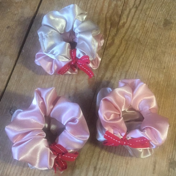 Accessories - 🌷3/$20 Rose gold Bundle of 2 satin Scrunchies